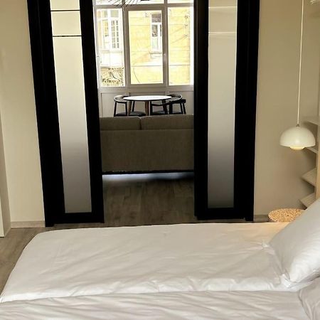Au Cabinet Childeric Apartment Турне Екстериор снимка