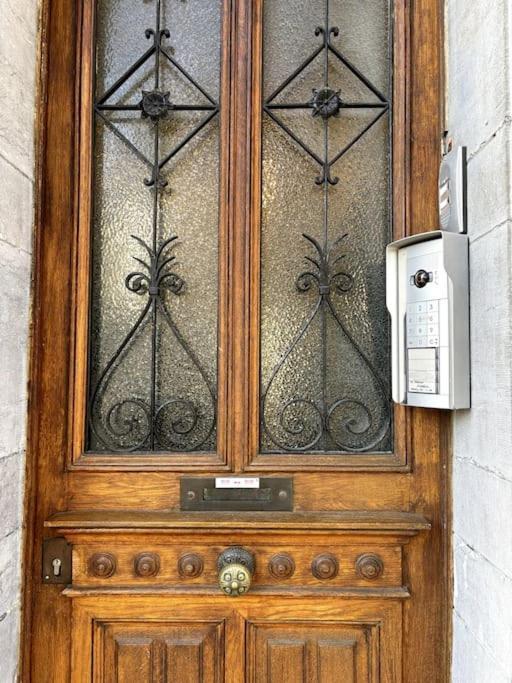 Au Cabinet Childeric Apartment Турне Екстериор снимка